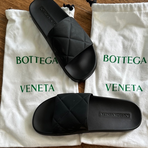 Bottega Veneta Quilted Black Rubber Men's Sandals - Picture 2 of 5